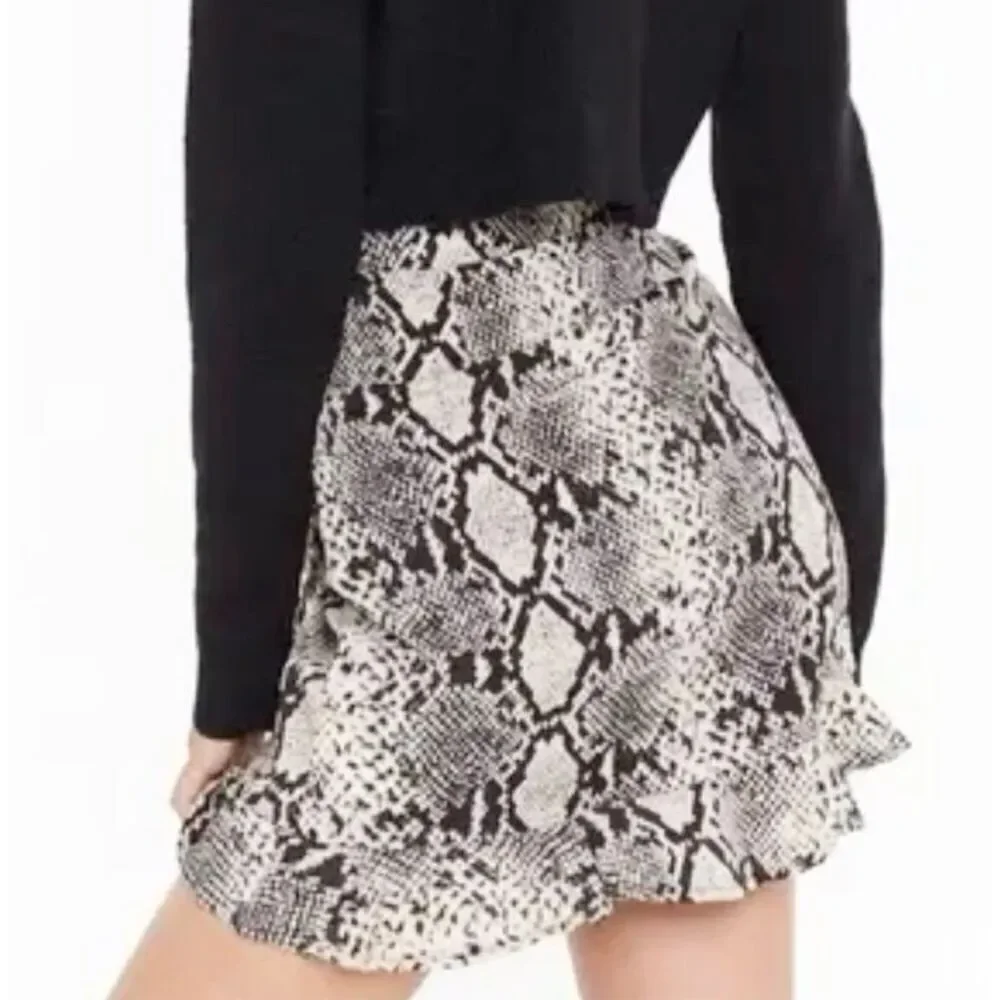 Pretty Little Thing Women’s Snakeskin Faux Wrap Skirt Size 6 NEW